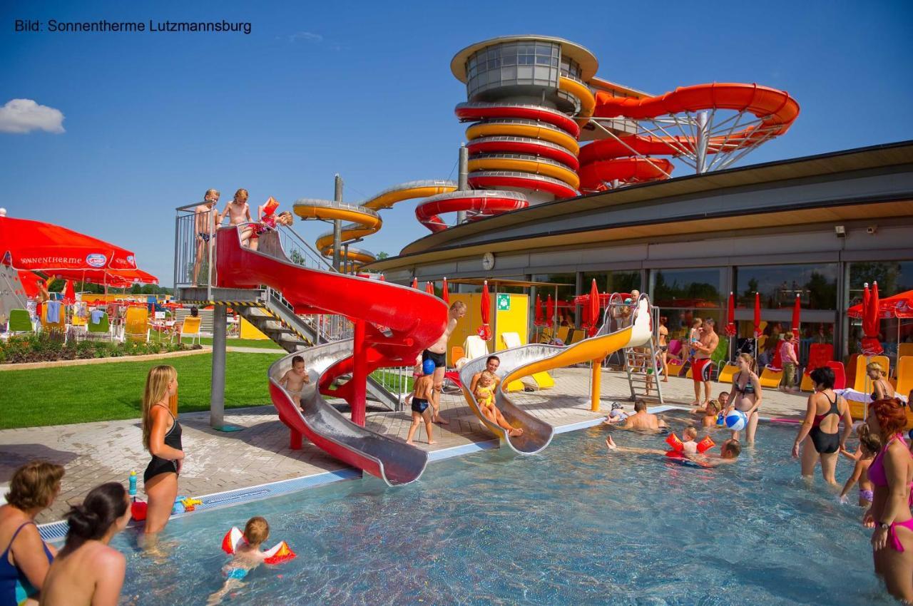 Familien Chalet Mit Direktem Bademantelgang Zur Therme 러츠맨스버그 외부 사진