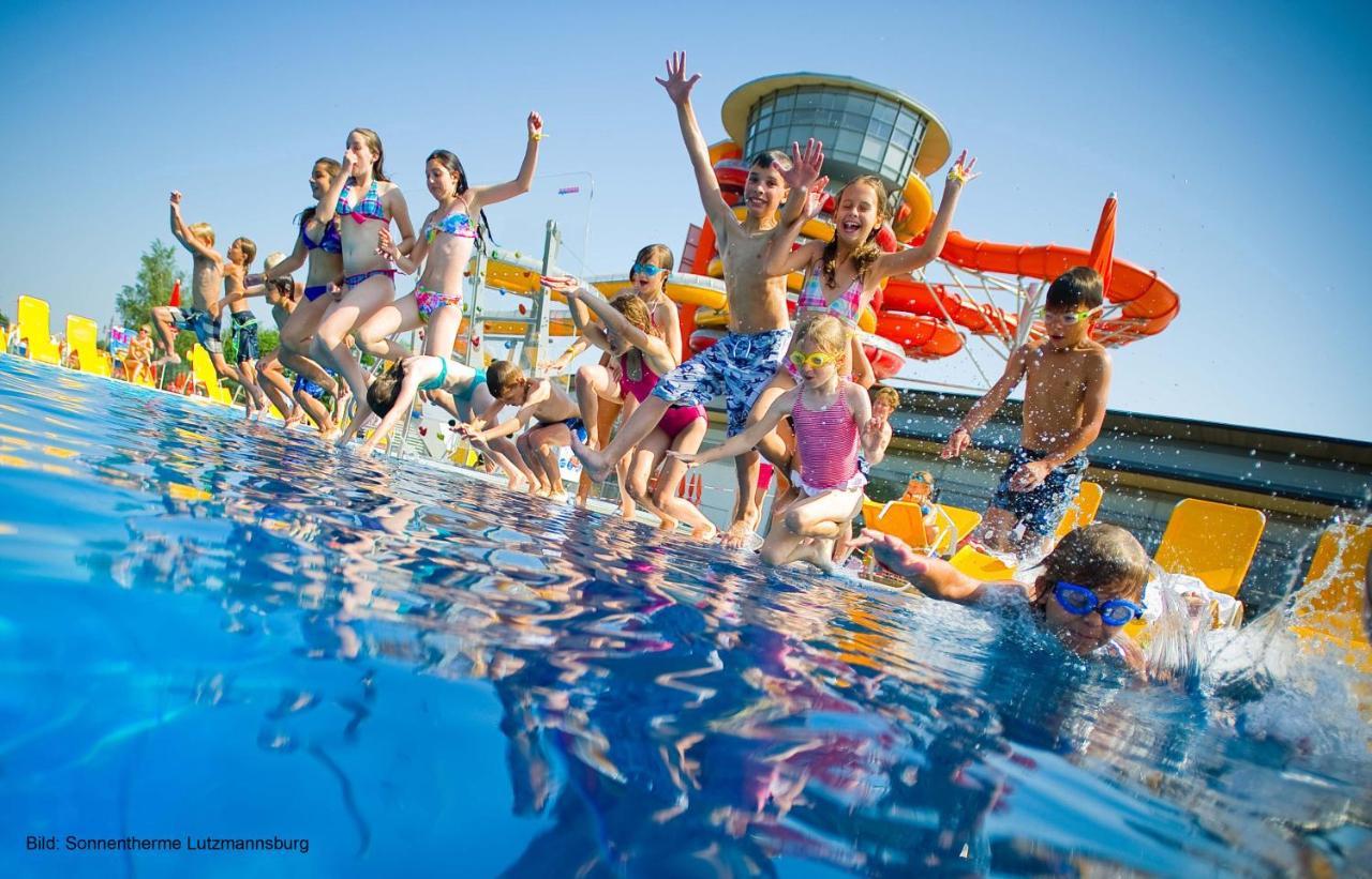 Familien Chalet Mit Direktem Bademantelgang Zur Therme 러츠맨스버그 외부 사진